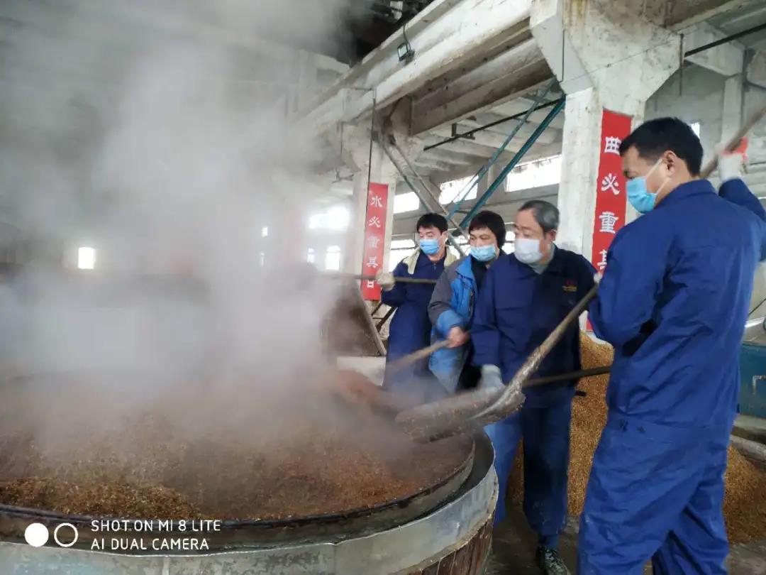 <b>嚴(yán)抓疫情防控，堅守手工釀造，心心酒業(yè)有序復(fù)工復(fù)產(chǎn)</b>